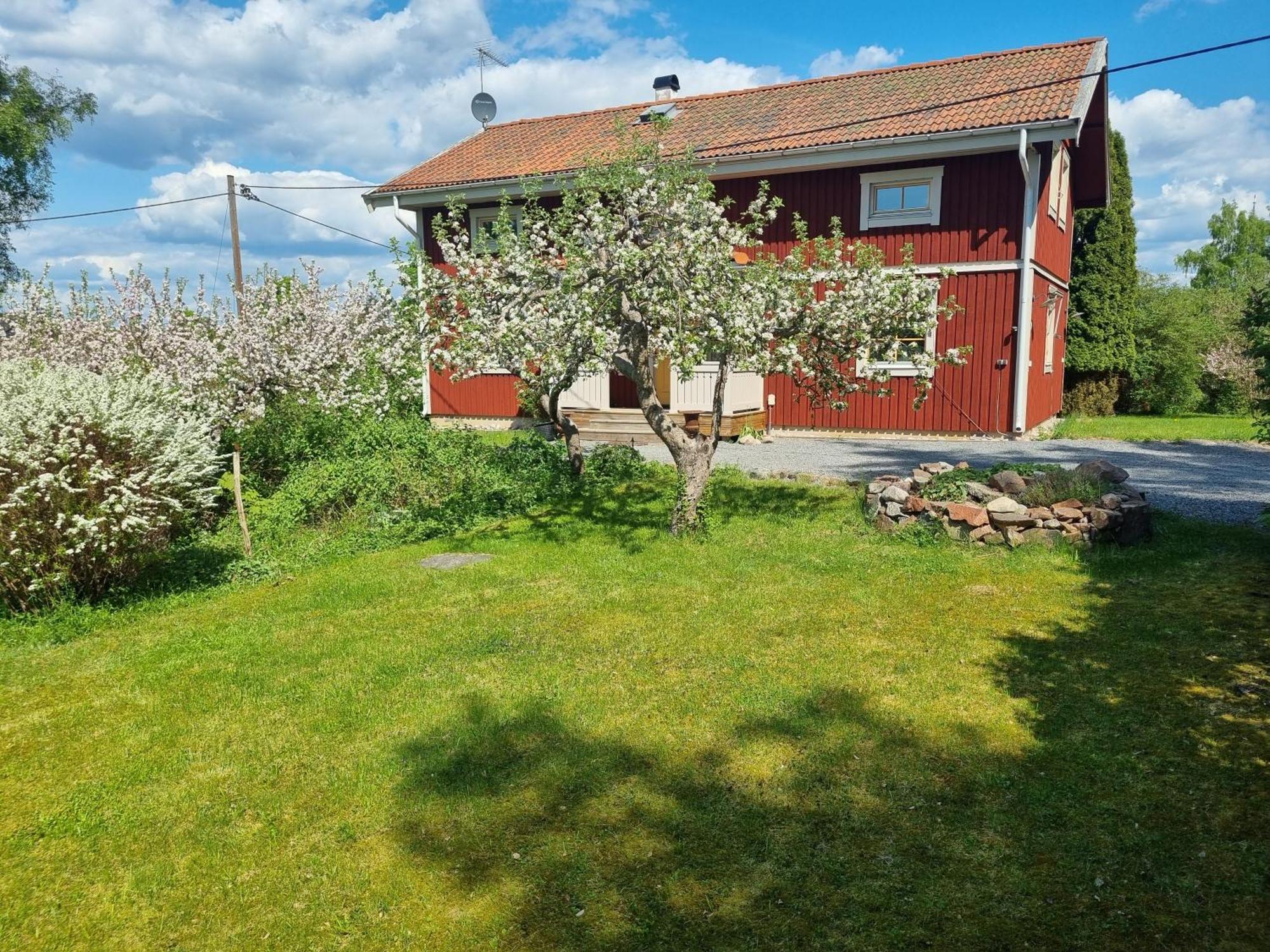 Saellinge House - Cozy Villa With Fireplace And Garden Close To 웁살라 외부 사진